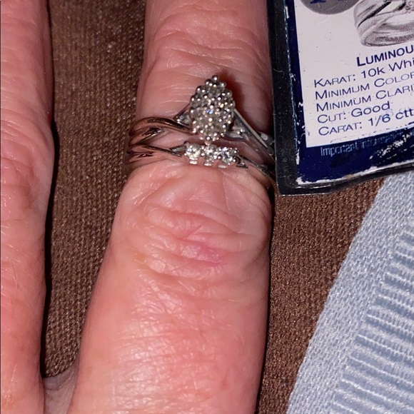 10 karat gold and diamond ring - Picture 5 of 8